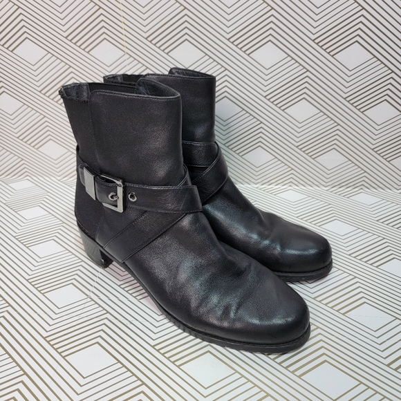 Stuart Weitzman Shoes - Stuart Weitzman MANLOW Black Leather Ankle Bootie Salon Boots Women's Size 9M.